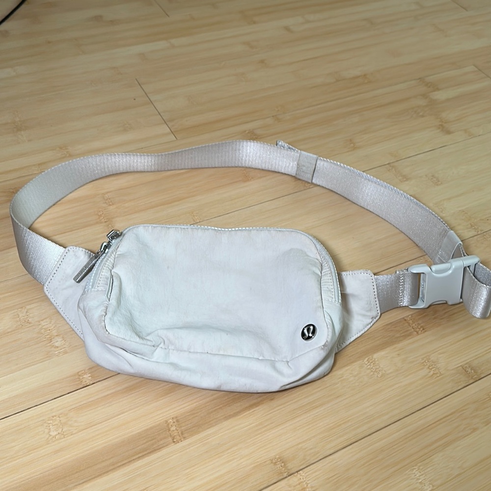 lululemon everywhere belt bag large 2L